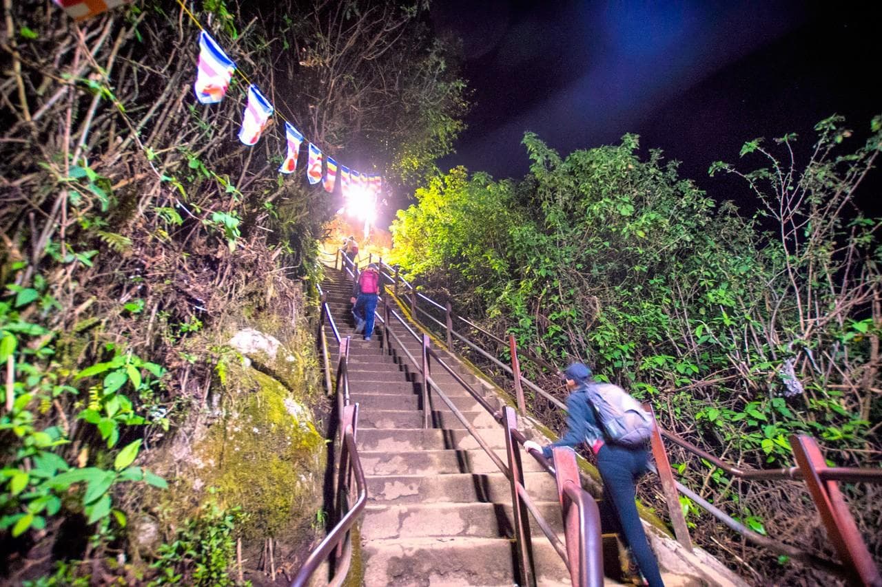 Night climb along the Adam's Peak pilgrimage route