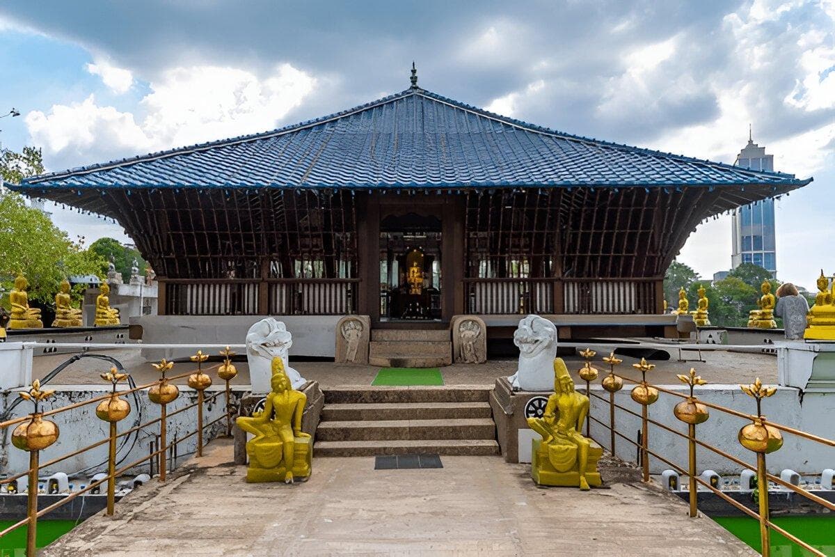 Gangaramaya Buddhist Temple in Colombo