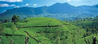 Mountain and valley landscape surrounding Ella