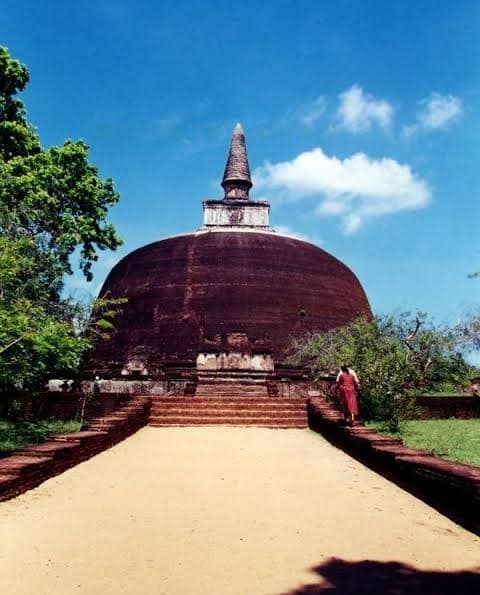 Rankoth Vehera historic stupa in Polonnaruwa