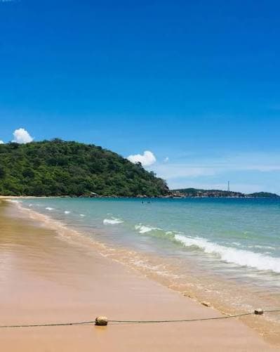 Clear water and beach scenery in Trincomalee